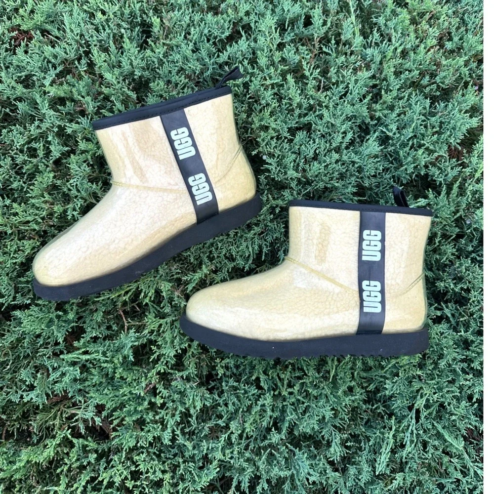 Ugg Classic Clear Mini Winter Boots‎ Women's Size 6 Cream